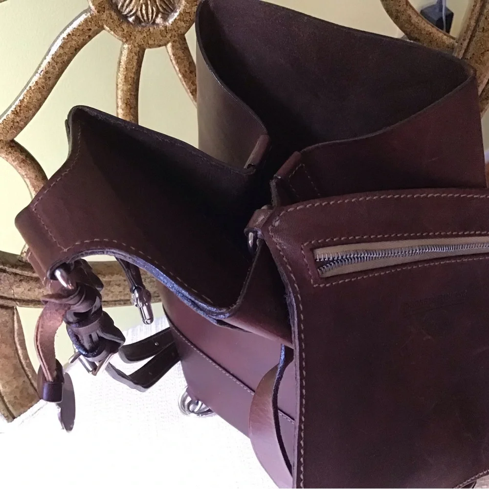 Dooney & Bourke Alto Brown Leather Backpack with High-Quality Finish - Picture 8 of 10